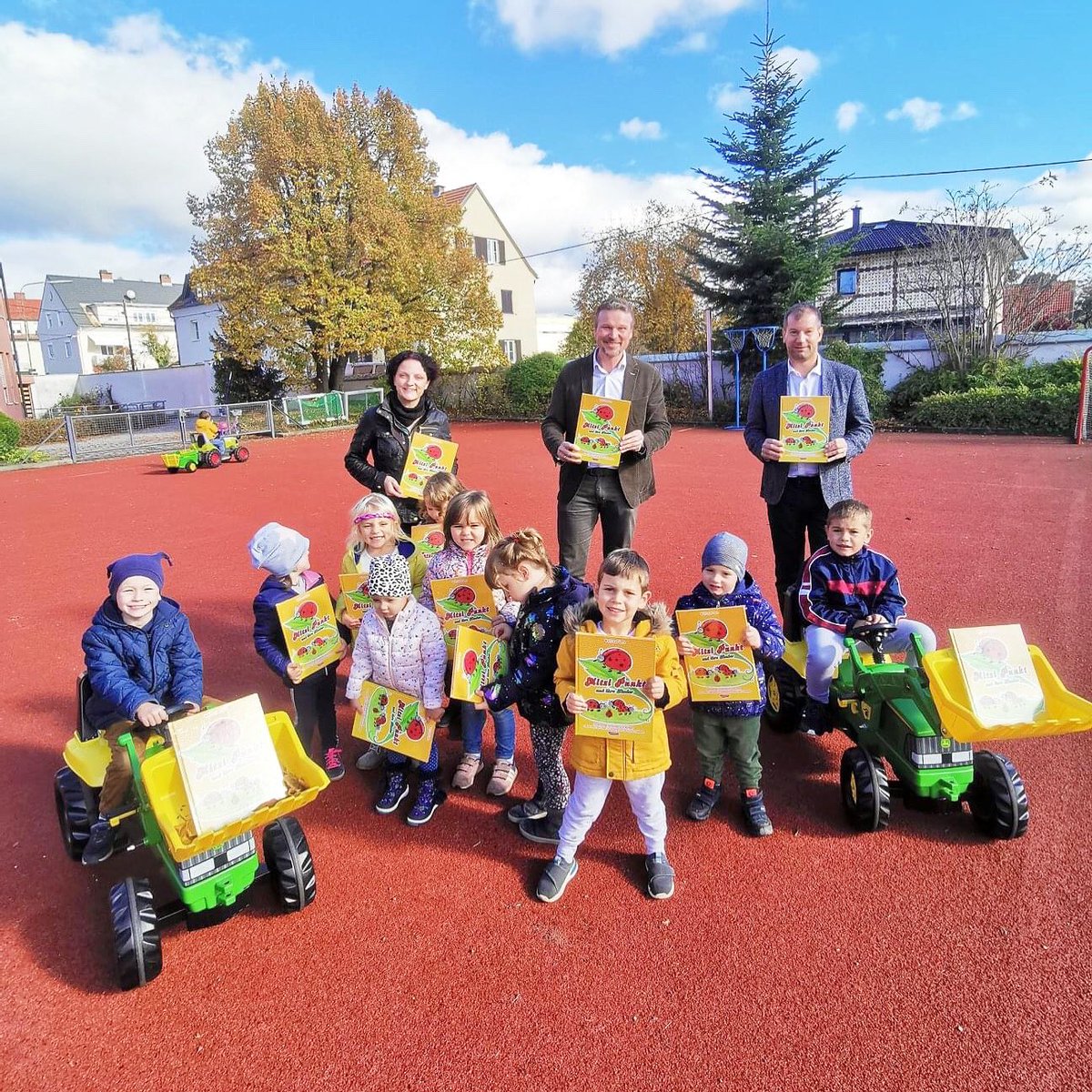 Übergabe von Waltraud Jann´s tollen Kinderbüchern an den Kindergarten Hermagoras unter der Leitung von Dr. Karl Hren.

#miteinanderklagenfurt #kindersindunserezukunft #jungesklagenfurt #dynamischesklagenfurt #bürGERMeisterkandidat