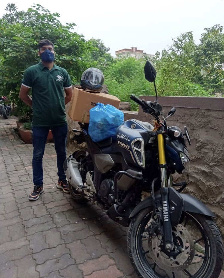 rha_india's tweet photo. We have a ‘wheely’ good feeling about this! 💚

Our Robin from #Vapi is all excited to serve the citizens after receiving his RHA t-shirt! 

To be a volunteer, head to https://t.co/Pg0x6hu7NL

#RHA #ZeroHunger #BeARobin #Volunteer https://t.co/sHYwFi5rwm