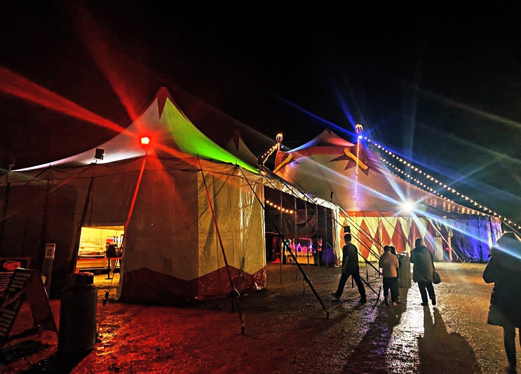 CharlotteNHSRN's tweet photo. Went to my favourite place in the world last night, the circus! 🎪 

Wish I’d followed through on my dreams, and gone to clown college. 🤡 now I’m just a regular everyday one. 

#CircusBerlin https://t.co/1lhUejR1Iq