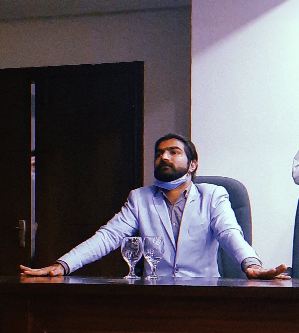 HarisAkhtarRaj1's tweet photo. Ganesh Gaitonde vibes 😅.
#SacredGames
My yesterday click from work shop on mobile journalism at SCBAP.
#goodmorning #MojoInIsb
#TasweerBoltiHai
#GlobalMILWeek https://t.co/GVdrYbHHz2