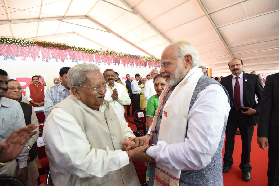 Former Gujarat CM Keshubhai Patel dies at 92, PM Modi extends condolences |  India News | Zee News