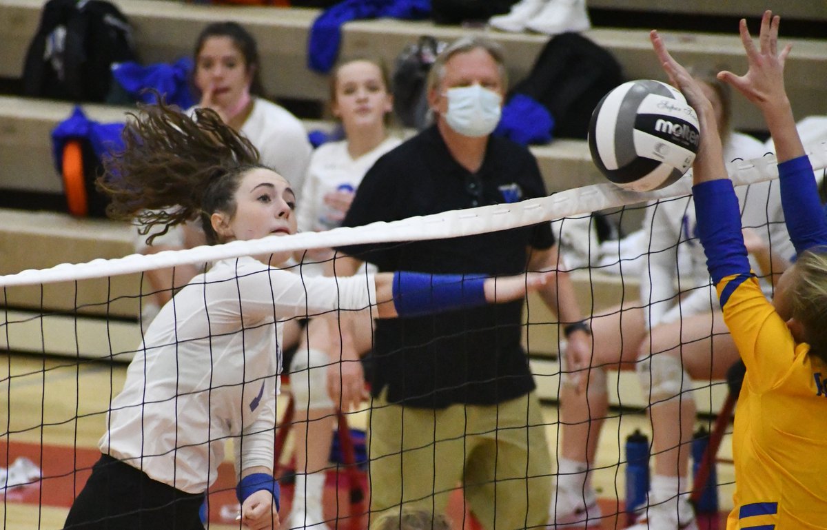 PHOTOS: Williamsburg volleyball takes down <a href="/CNEAthletics/">CNE Athletics</a> in district semifinal

facebook.com/pg/ClerSunSpor…