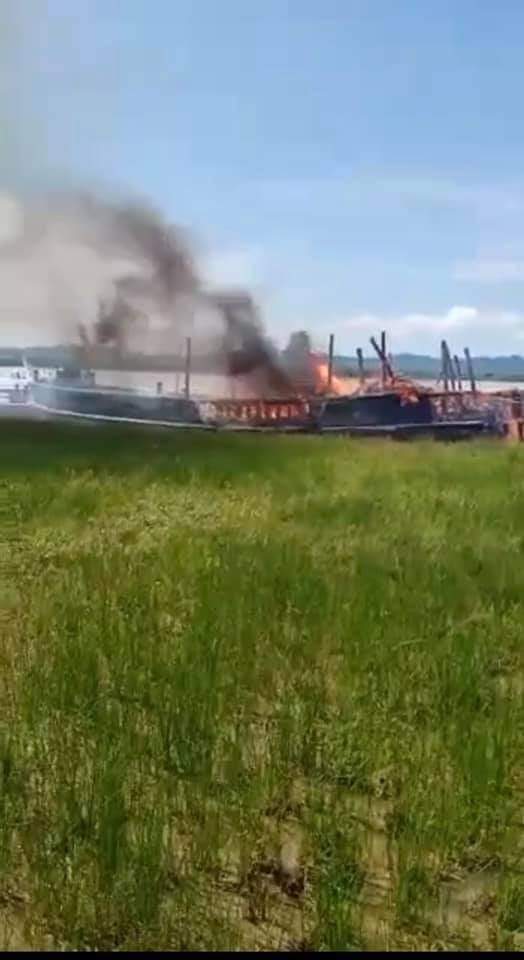 Yesterday the cargo boat carrying ICRC's aids for IDPs was attacked on Mayu River by #Tatmadaw leaving two killed and two wounded. The boat was shot hundred of times with machine gun and dozen of time with attillery shells by the naval vessels, said the survivors