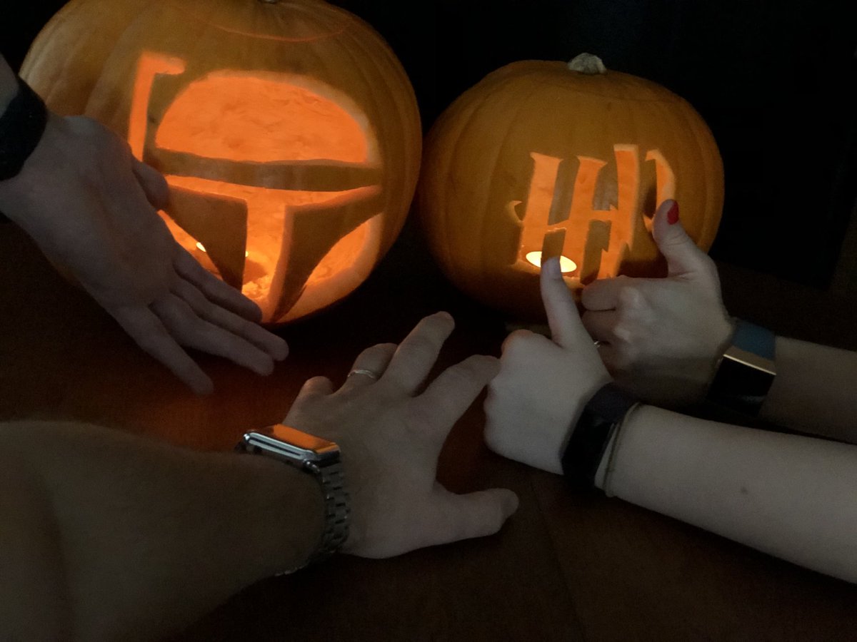 MagdaAlek's tweet photo. #Halloween2020 #pumpkincarving #GoodVibesOnly https://t.co/BQ17poglgy