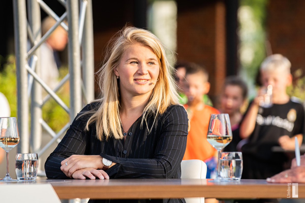 🚴🏼‍♀️ | Margo de Vries werd in 2018 de eerste vrouwelijke directeur van de <a href="/KNWU/">KNWU</a>. Een pittige uitdaging, maar vooral ook heel leuk en leerzaam. ‘Ik heb altijd veel steun gevoeld, het ging ze niet om leeftijd maar om kwaliteit’ aldus <a href="/Margodv/">Margo de Vries</a> ➡️ vrouweninsport.nl/2020/10/29/mar…