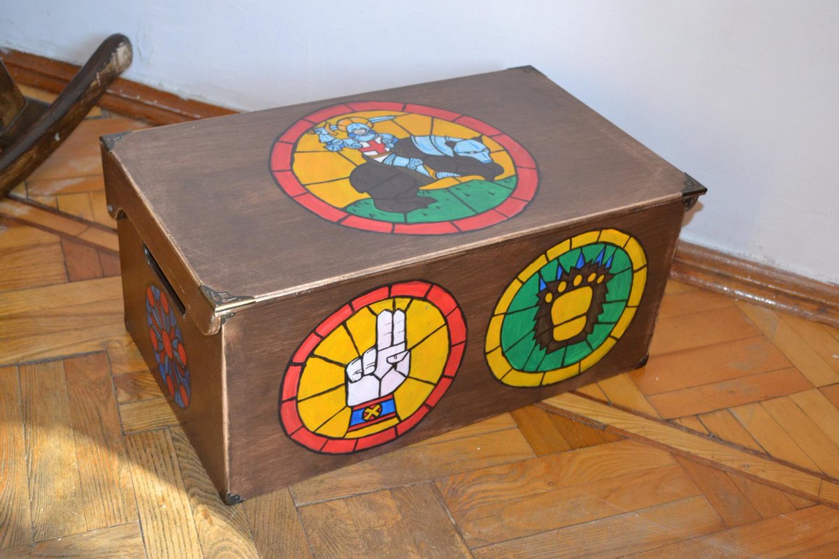 Datvi_the_Bear's tweet photo. fb reminded me of one of my first painted chests and it's sooo derpy. should've called it "ursus vult". or maybe i did #art #bearart #bearpics #crafts #paintings https://t.co/IEqs4S27Hq