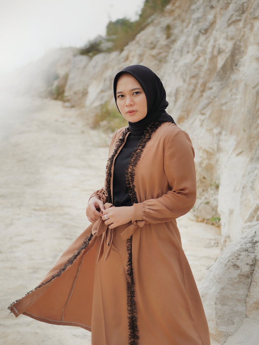 Anisaraahman's tweet photo. Assalamualaikum temAns, yuk tonton video musik terbaruk aku #Sumayyah
https://t.co/xcU3NWpG61 https://t.co/RN9Yimeqvk
