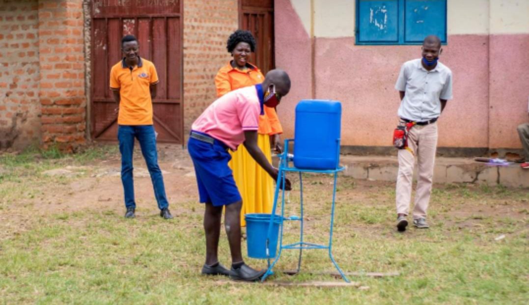 WASEU_Uganda's tweet photo. Patongo Agwee Primary school yesterday received it's #Handwashing stations.
Many of the schools have been supplied with hand-washing stations with credit facilitation from #WASHFIN microfinance. https://t.co/YjvsjWuCiI