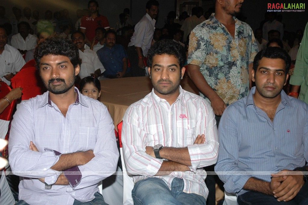 Ragalahari's tweet photo. The #Nandamuri scions!👌🔥🔥
@NANDAMURIKALYAN @tarak9999 #TarakRam
#Nandamuriscions #KalyanRam #JrNTR #Tarak #TarakRam #Ragalahari https://t.co/oxBLp3PECW