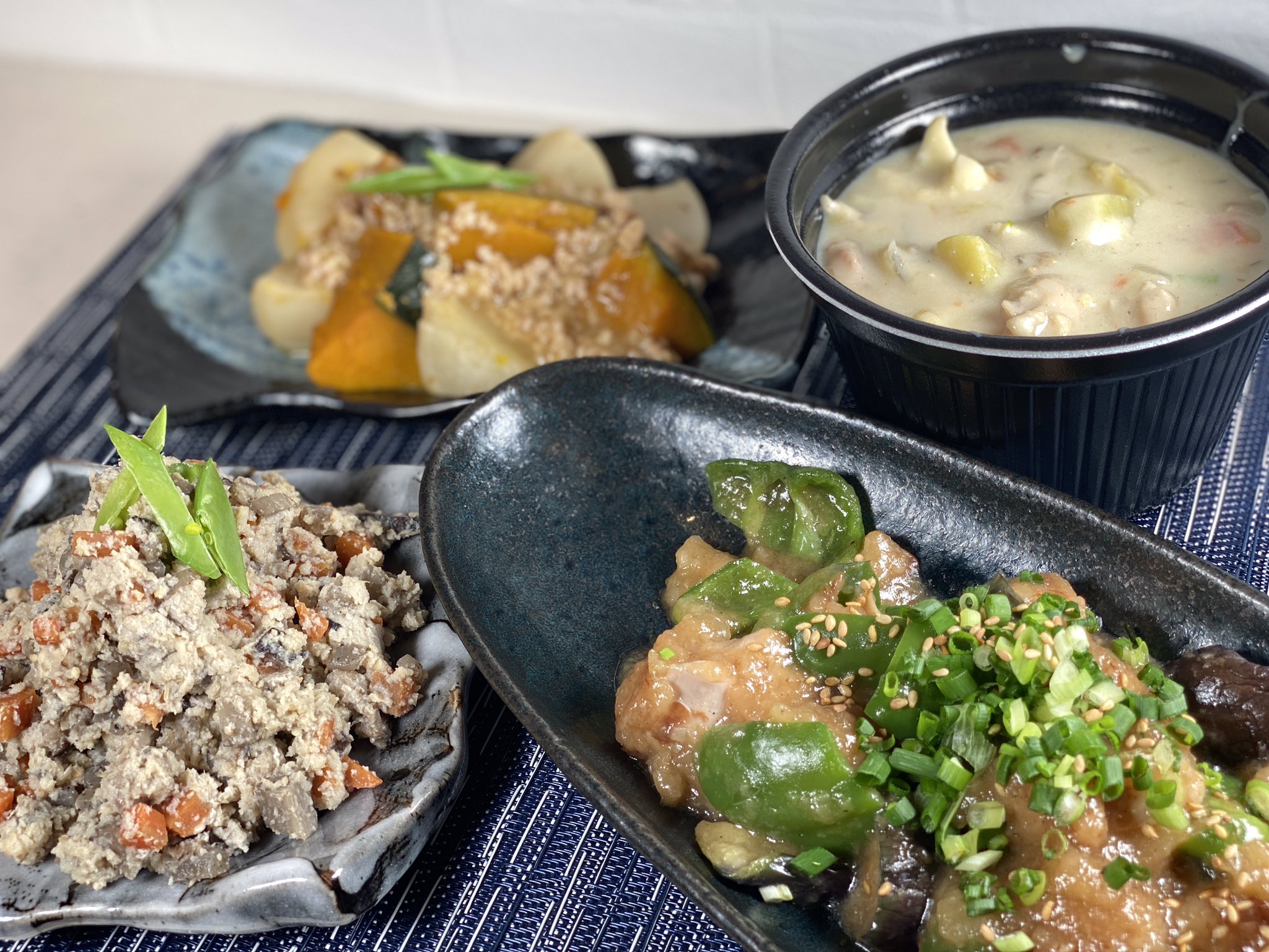 Polka Dot 本日のオススメ お野菜がゴロゴロ入ったpolkaのシチュー じゃがいも さつまいも 鶏肉やブロッコリーがゴロゴロ ルーは使わず 米粉と牛乳から作りました 少し冷えるこんな日は 体温まるシチューはいかがですか おうちのだい