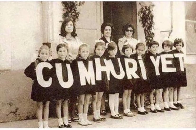 “Benim naçiz vücudum elbet bir gün toprak olacaktır ancak; Türkiye Cumhuriyeti ilelebet payidar kalacaktır.”

 - Mustafa Kemal ATATÜRK 🇹🇷

#atamizindeyiz 
#DoksanYediYılÖnceBugün 
#29EkimCumhiyetBayramı 
#MustafaKemalATATÜRK 
#CumhuriyetBayramımız 
#Atatürk