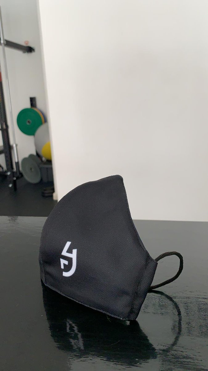 4d_rendimiento's tweet photo. Si hay que llevar #mascarilla se lleva bien ✔️

¡Consigue la de #4D por 5€ y completa tus looks en condiciones!

➡️ Mascarilla higiénica de tela. Reutilizable con 50 lavados y tejido de algodón y filtro TNT. https://t.co/iFeeTMQKU7