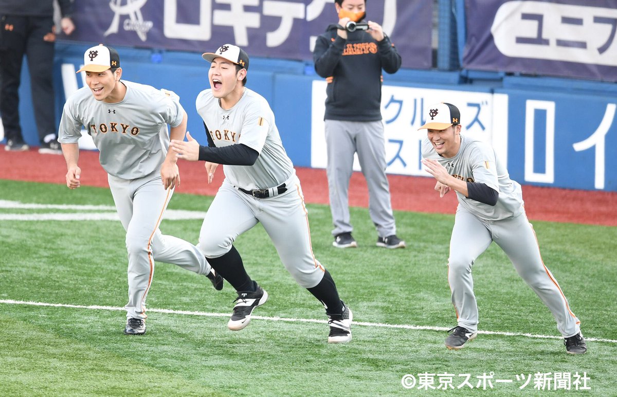 ジャイアンツフェイスダイカットクッション(2吉川尚輝と24大城卓三) 2個セット ジャイアンツフェイスダイカットクッション(2吉川尚輝と24大城卓三) 2