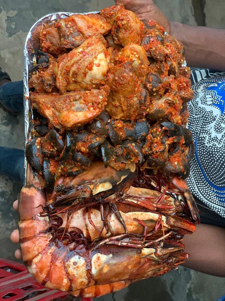 ChopsTee's tweet photo. U can place ur order on WhatsApp on 08083687028
#royalwedding #weddingchuda #quoteoftheday #lag #loveislove #love #la #youtube #weddingchuda #smallbusiness #satisfashionugweddings #gainwithkenyanboyfriend #SFGiant #VoteLayconToFinals #OndoDeservesBetter #BlackLivesMat https://t.co/CYMLz11nU6