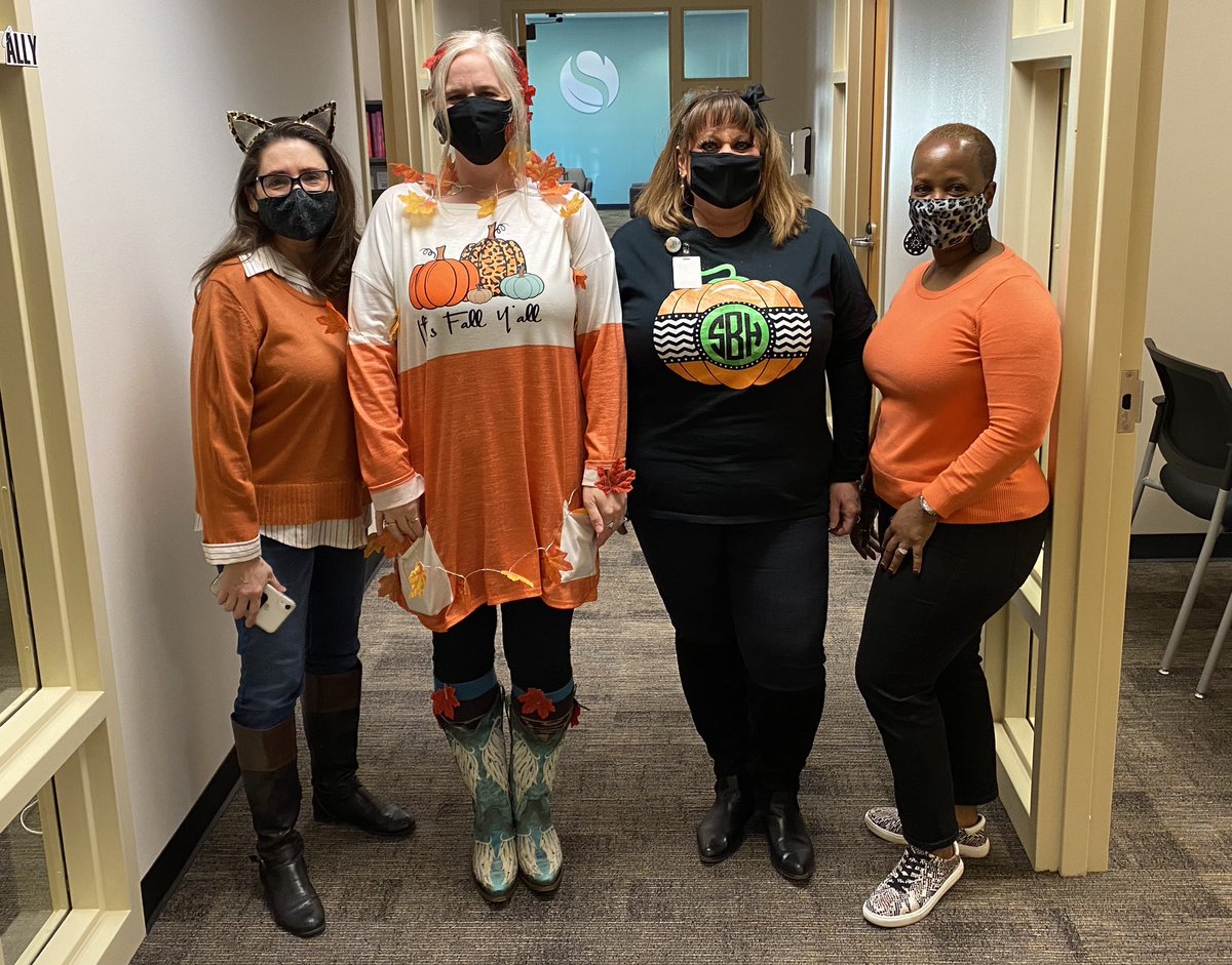DrMelSkinner's tweet photo. When the best #literacy #team gets together we light up with #fall fun it’s officially #fall y’all @SpringISD_Curr #LiteracyForAll #LiteracyApplied @staceyb819 @CherryWilcots @micheleshampoe https://t.co/LhL87BDre7
