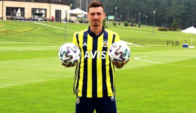Fenerbahçeli Emre Belözoğlu'dan açıklama!
Fenerbahçe'deki transfer sürecinden bahseden sarı lacivertlilerin yeni sportif direktörü Emre Belözoğlu, Mert Hakan Yandaş'ı kadroya katarken çok zorlandıklarını söyledi.
#emrebelözoğlu #Fenerbahce #Transfer https://t.co/3Q0eBdACts