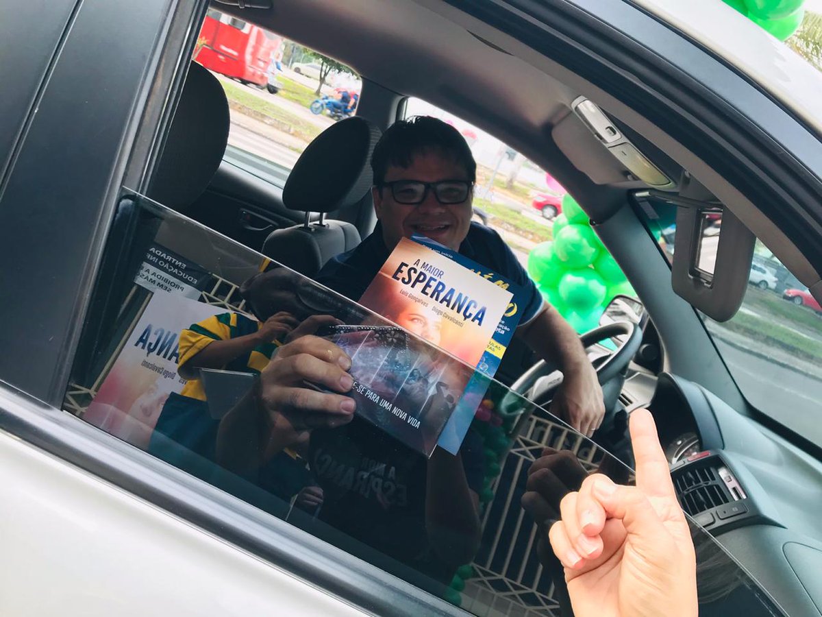 madsonsants's tweet photo. Hoje realizamos um Drive thru no Colégio Adventista da Cidade Nova Distribuindo livros e Compartilhando Esperança.
#ImpactoDoSeuJeito #ImpactoEsperança
#AAmaR #UNoB
@prertonkohler @PrSergioAlan 
@WiglifeSaraiva @eduAdventista 
@edgardlluz @DalneyReis https://t.co/xXOdNcvxqI