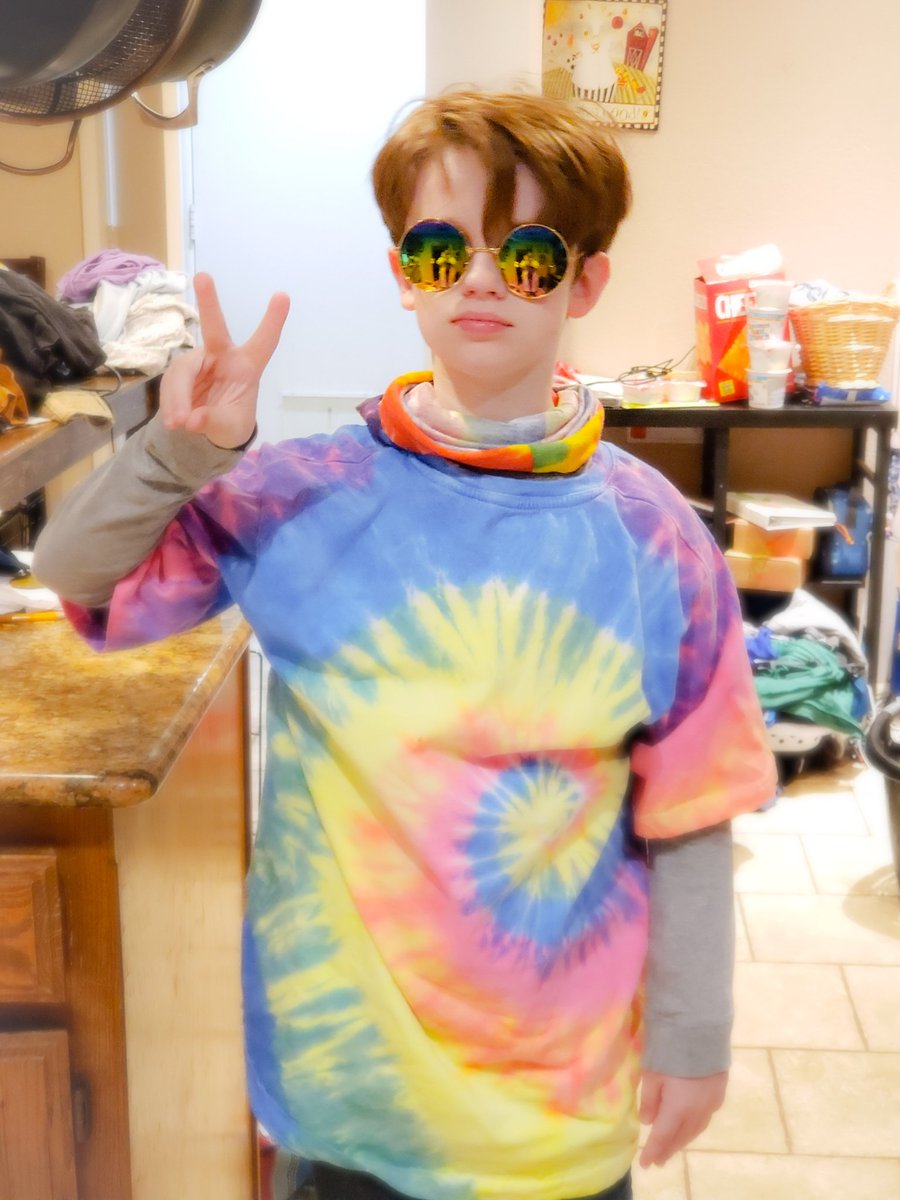June11D's tweet image. Backwards day at GES and Hippe Day at HMS. "Mom... hippies don't brush their hair! Ugh!" 🤣🤦🏼‍♀️✌

#gesshineon #hmsbroncos #wearegcisd #RedRibbonWeek