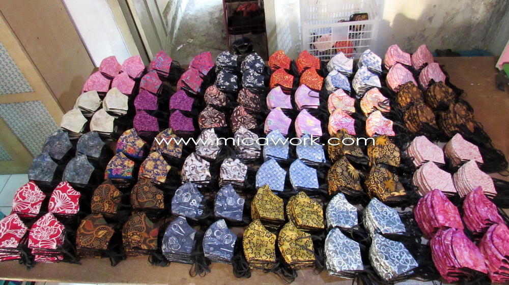 micawork's tweet photo. 3rd repeat order from Kuala Lumpur.
Batik facemask with tissue sleeve.
I love the color range. So delicious.
Proudly sent.
#facemask #clothmask #maskerbatik #madeininindonesia https://t.co/DNqyA8AsaC