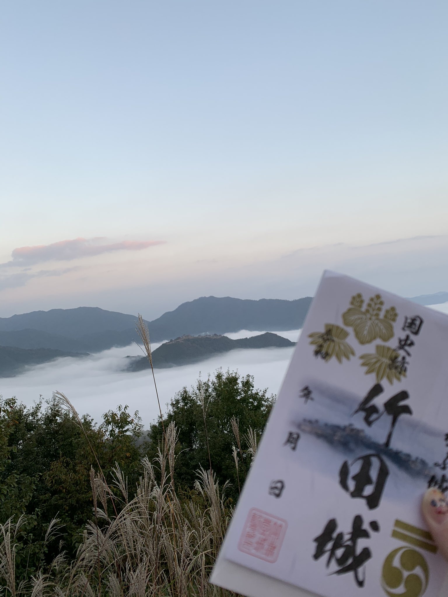 Rusty 竹田城雲海見れました 御城印 竹田城跡かっこいい 雲海の綺麗さは感動的な景色で目に焼き付けることが出来たことが幸せです 100名城スタンプ お城巡り 城 城びと 御城印 綺麗な景色がすき 竹田城雲海 竹田城 絶景 雲海 限定御城印