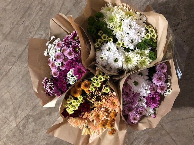 Kiepflower's tweet photo. Een paar karren mooie chrysantenboeketten. Gemengd op de emmer #dekeuzeisreuze
#chrysanthemums #herfst #naturally https://t.co/arp2HJsxA1