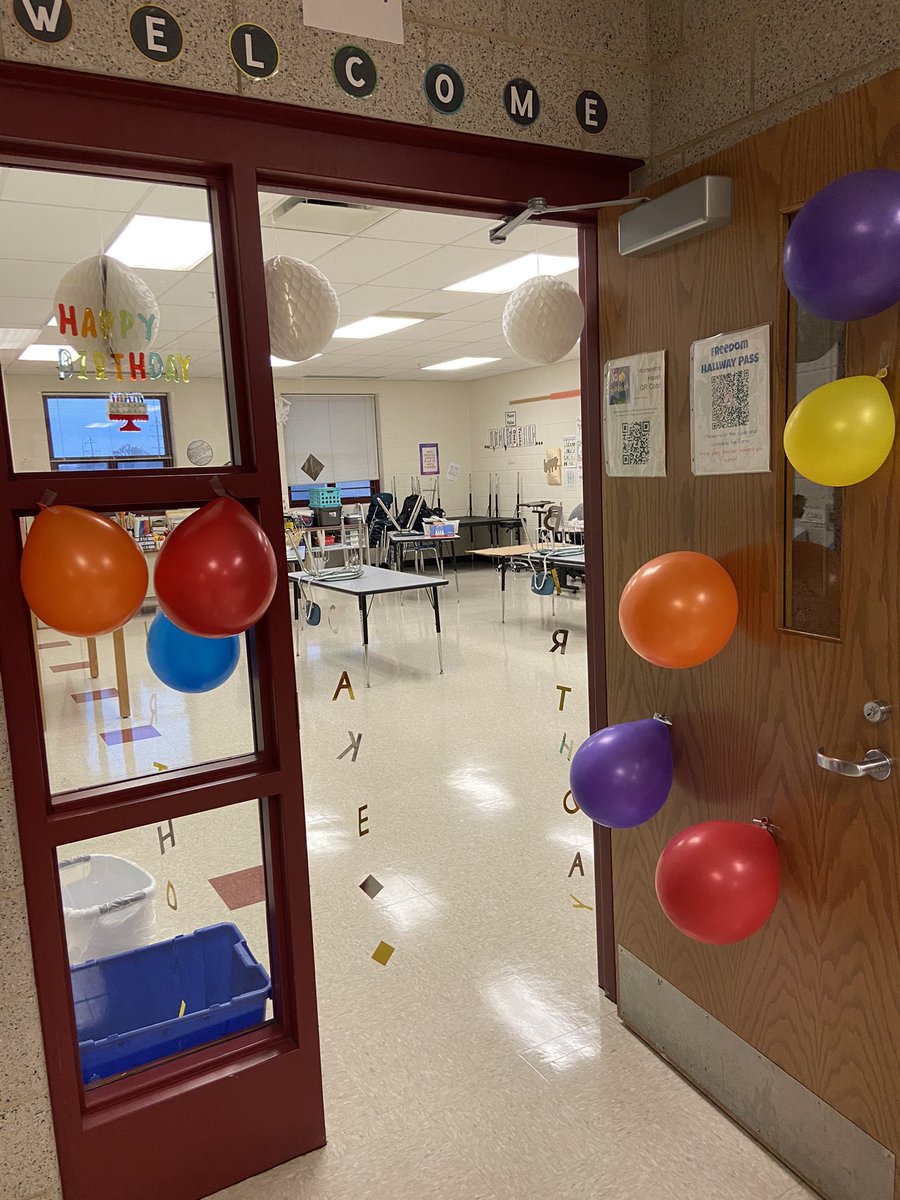 MrsHopkins220's tweet photo. When you have the best co-workers that make you feel loved even through a computer screen! Thanks to my 6th grade team and @allison_aryan for coordinating and making me feel special! 😘 #FreedomFamily https://t.co/622M1lTLeK