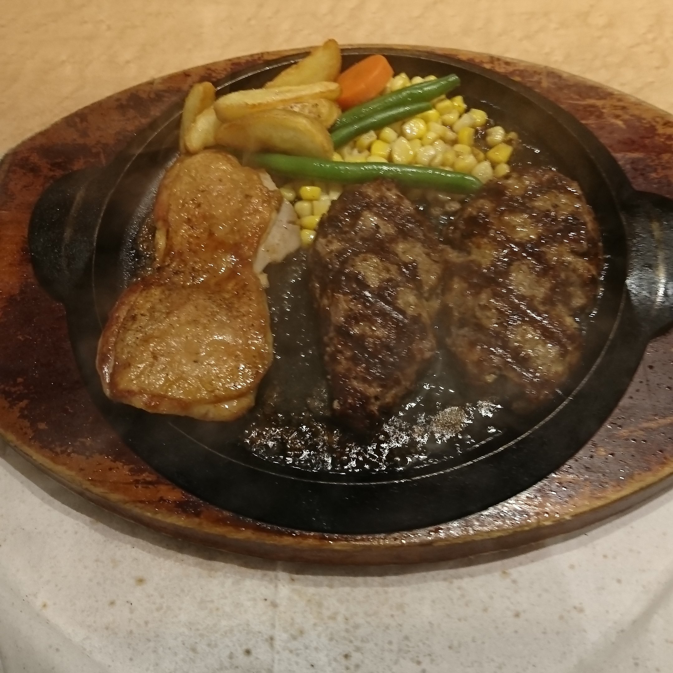 とりはつ3号 横須賀市にあるファミリーガーデンさんはケンミンショーで話題があったフライングガーデン さんから独立した系列の店です 味もとてもおいしい 横須賀市 ファミリーガーデン フライングガーデン ケンミンショー おいしいね とりはつの
