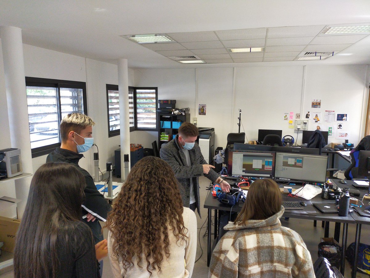 vjrtuasfndn's tweet photo. Les lycéens👧 du @lyc_monnet34 et de l'internat d'excellence de #Montpellier visitent maintenant #CapAlpha, la pépinière du @BIC_Montpellier. Ils y découvrent l'univers des #startups : @acusurgical, #Mycea, #MTact, #Agoragom &amp; #Virtualis ! RDV à 16h30 pour les pitchs 🎙️ #Ilab2020 https://t.co/sDO0kKnD6L