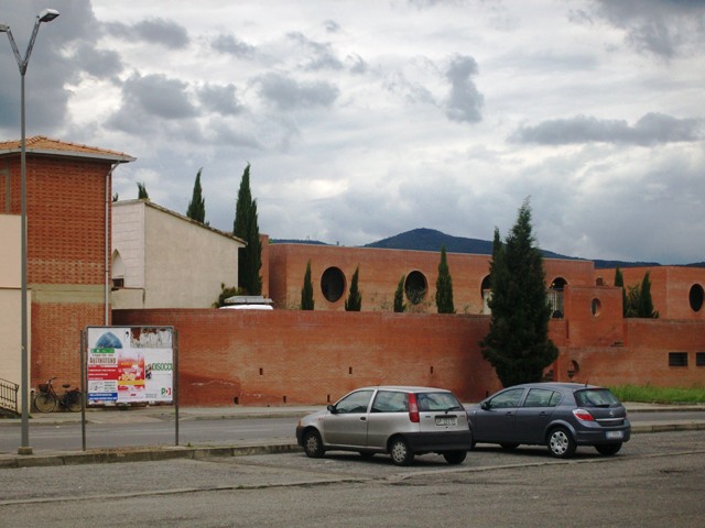 VinciCitta's tweet photo. #coronavirus 
Il Comune di Vinci ha emanato un'ordinanza con la quale vieta la celebrazione delle messe all'interno dei cimiteri per il 31 ottobre, 1 e 2 novembre. Per evitare gli assembramenti la fascia oraria di apertura è stata ampliata.
Approfondisci:
https://t.co/zJnFnF8Nm0 https://t.co/x62Dx0J7Pk