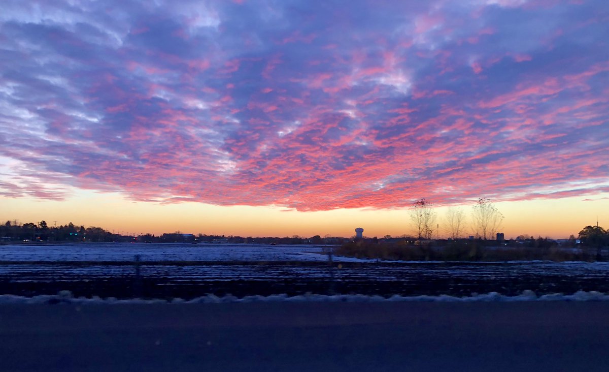 AnneKrone's tweet photo. Can’t complain about the early commute to the lab when this is the view... https://t.co/YiiGvFJFLp