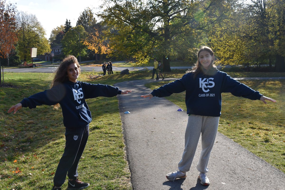 KCSMatters's tweet photo. Two of our #KCSGrad students showing us how to #DoWhatIsRight by being #TogetherApart!
#LeadToMakeADifference #FlattenTheCurve #MakeTheWorldBetter #ShowSelfControl #ShareWhatYouKnow #SeekCollaboration https://t.co/booOtxq8K9