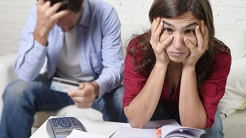 RedactieWB's tweet photo. Experimenten om mensen met schulden en sociale problemen te helpen, zijn een succes. Niet alleen zijn deelnemende gezinnen beter af, ook besparen gemeenten miljoenen aan zorgkosten. Deze zogeheten Doorbraakmethode gaat nu landelijk uitgerold worden. Lees: https://t.co/bTtrxGyjyd https://t.co/7SObS7nB3U
