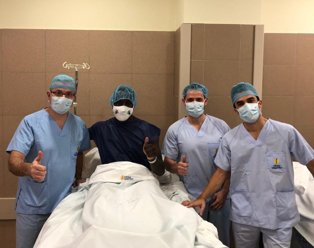 Leyes, Flores & CO (@drmanuelleyes) on Twitter photo FÚTBOL ⚽️ Baba Cissé (<a href="/cisse__19/">Baba</a>), jugador del Marbella FC (<a href="/marbella_fc/">Marbella FC</a>), ha sido intervenido con éxito de su rodilla derecha por los doctores Manuel Leyes y César Flores (<a href="/DrCesar_Flores/">César Flores</a>), en presencia del fisioterapeuta del club, Carlos Heredia, en <a href="/ClinicaCEMTRO/">ClinicaCEMTRO</a>.
¡Ánimo 💪! FÚTBOL ⚽️ Baba Cissé (<a href="/cisse__19/">Baba</a>), jugador del Marbella FC (<a href="/marbella_fc/">Marbella FC</a>), ha sido intervenido con éxito de su rodilla derecha por los doctores Manuel Leyes y César Flores (<a href="/DrCesar_Flores/">César Flores</a>), en presencia del fisioterapeuta del club, Carlos Heredia, en <a href="/ClinicaCEMTRO/">ClinicaCEMTRO</a>.
¡Ánimo 💪!