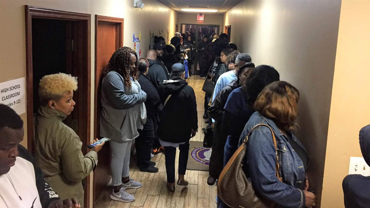 deb_vote's tweet photo. How many people can be inside a polling place at one time?

The Bureau of Elections recommends limiting the number of people inside polling places so that voters and election workers can maintain 6 feet of distance at all times. https://t.co/uxesBH4xSc