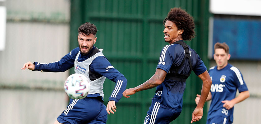 Fenerbahçe'nin uzun zamandır şampiyon olamadığını söyleyen Luiz Gustavo, hedefi belirledi.
https://t.co/a6uFdqpK2Q
#LuizGustavo #Fenerbahçe #Şampiyon https://t.co/qRqCdskMys