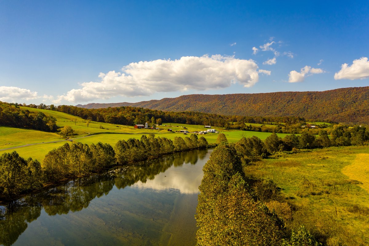 VisitFrontRoyal's tweet photo. Winner(s) of Wk. 4 #FallPhotoContest! π
"Fall Over the Shenandoah" - by Ian F. and "SNP Sunset" by Candice T. Enter the final week and check out photos of Week 4! https://t.co/ihjuNVeh5M
#DiscoverFrontRoyal #fallinlovewithfrontroyal #photooftheday #autumn #shenandoah #Virginia https://t.co/Wpke0rDze7