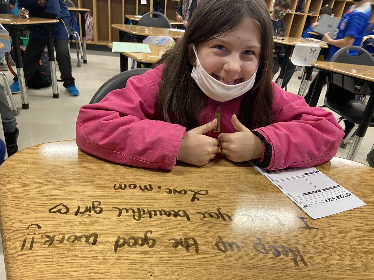 nrobinsonD32's tweet image. This year I had parents write notes of praise on their child’s desk after parent-teacher conferences. My Ss were so happy to see these encouraging words as they walked in this morning! Thanks to my families for being awesome 😎 #pesd32