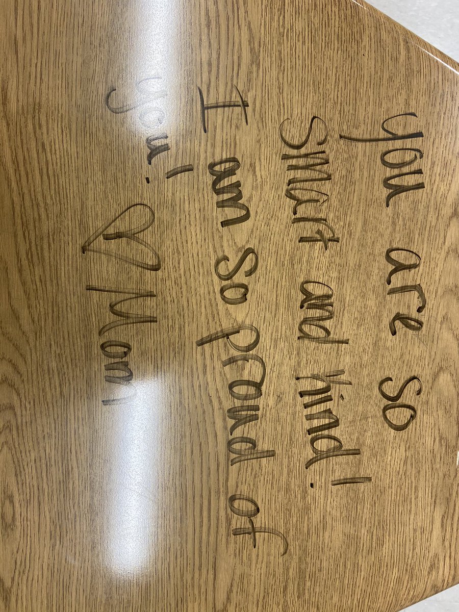 nrobinsonD32's tweet image. This year I had parents write notes of praise on their child’s desk after parent-teacher conferences. My Ss were so happy to see these encouraging words as they walked in this morning! Thanks to my families for being awesome 😎 #pesd32