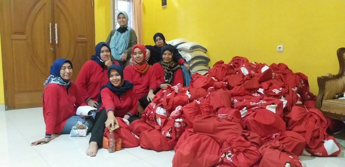 Berbagi di awali dari yg kecil2. Pandemi blm berakhir temans. Semoga lelah jd lillah #BantuanPresiden #BantuanSosial