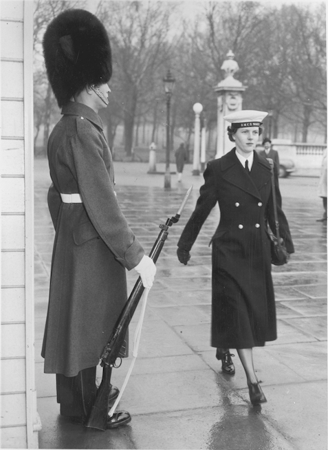 RoyalCanNavy's tweet image. #TBT to this #WWII snapshot - a WRCNS member attached to HMCS Naden deployed overseas - is walking by which iconic landmark? 🇬🇧 
Did you know over 1,000 WRCNS members were deployed overseas during WWII? 
#WHM2020 #SheTheNavy #BecauseOfYou