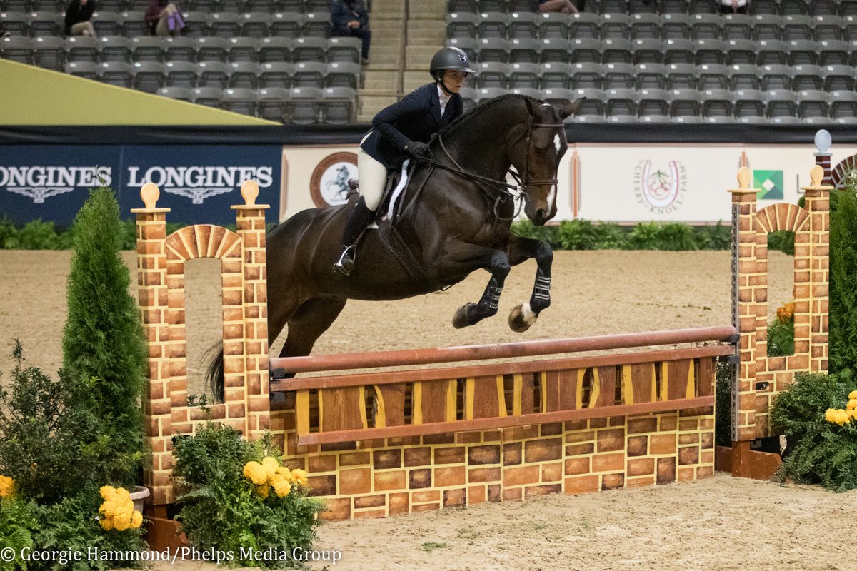 Ethel_Walker's tweet photo. Hooray Sunray to Maddie O. ‘21, who was the 2020 @TheNationalHS Hamel Foundation Medal Finals RESERVE CHAMPION! Read more: https://t.co/UO6ZeinpLt #nationalhorseshow #walkersequestrian https://t.co/Rp99tsTkZ9