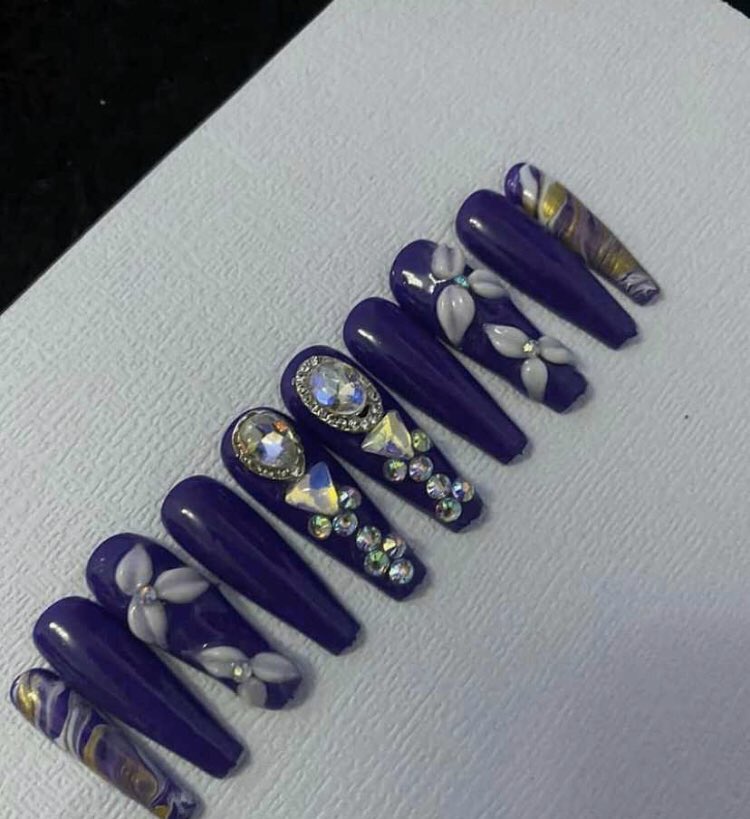 forewa4's tweet photo. I WANT IT! I GOT IT! 
Get your reusable press on nails from me ☺️. You can get them in wholesales and retail. We can also help you supply for your brand.
Just SEND A DM.
Comes with nail file and glue. In different sizes, patterns and length. https://t.co/SnLvxC9I3Q