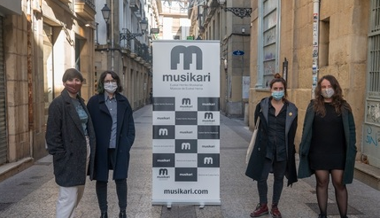 Zazpi emakume musikarik hartu dute Musikari elkartearen zuzendaritza berria naiz.eus/eu/actualidad/…
<a href="/GARA_olarretxea/">Oihane Larretxea</a>