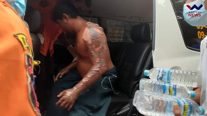 Yesterday. the cargo boat carrying ICRC's aids for IDPs was attacked on Mayu River by #Tatmadaw leaving two killed and two wounded. The boat was shot hundred of times with machine gun and dozen of time with attillery shells by the naval vessels, said the survivors.