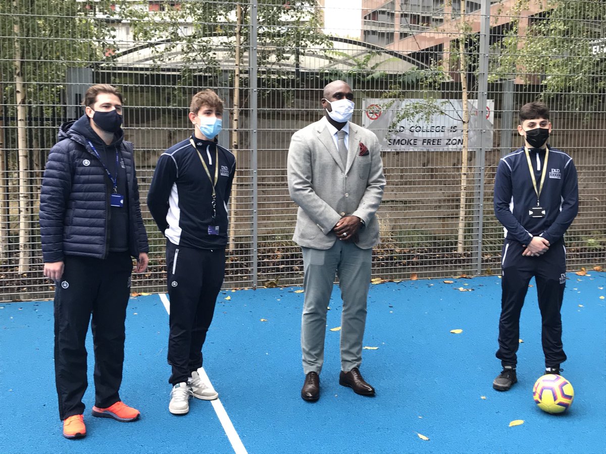 DLDcollege's tweet photo. Very many thanks to ⁦@SolManOfficial⁩ for taking the time to open our new sports pitch today ⁦@DLDcollege⁩ #solcampbell #dldcollegelondon ⁦@BSAboarding⁩ @isaschools ⁦@GoodSchoolsUK⁩ ⁦@Alpha_PlusGroup⁩ ⁦@ISC_schools⁩ https://t.co/Xty2nqxU1z