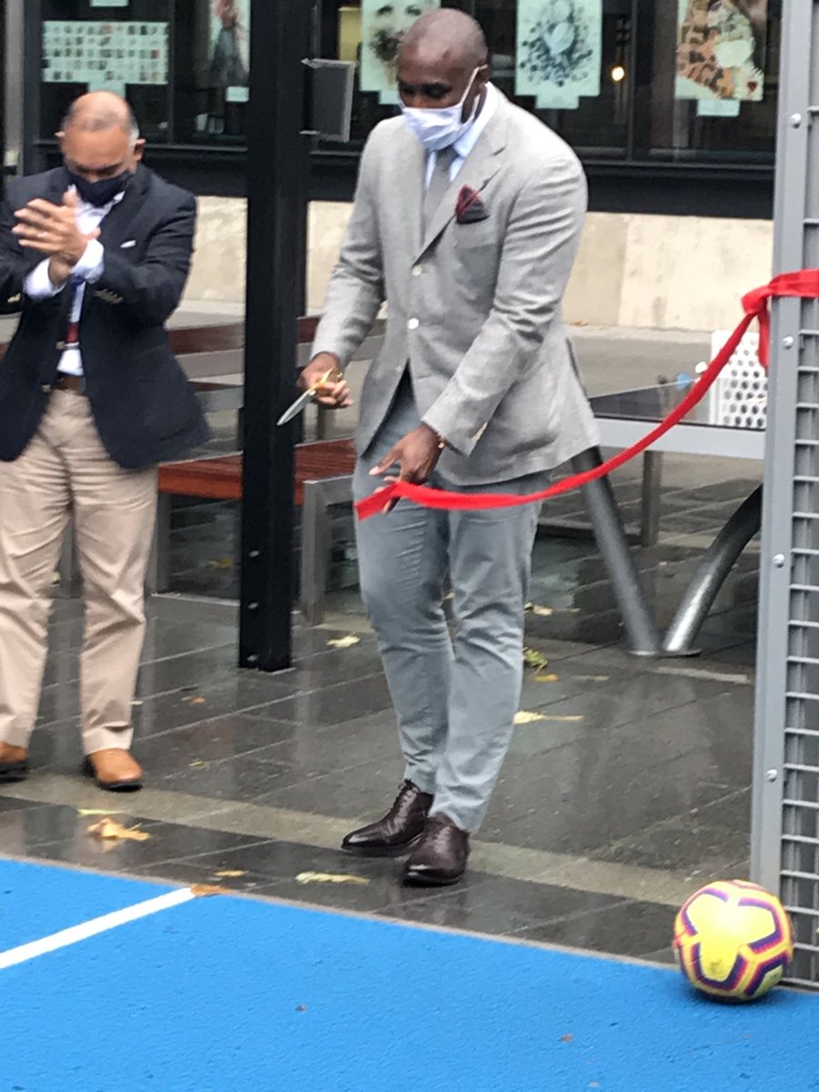 DLDcollege's tweet photo. Very many thanks to ⁦@SolManOfficial⁩ for taking the time to open our new sports pitch today ⁦@DLDcollege⁩ #solcampbell #dldcollegelondon ⁦@BSAboarding⁩ @isaschools ⁦@GoodSchoolsUK⁩ ⁦@Alpha_PlusGroup⁩ ⁦@ISC_schools⁩ https://t.co/Xty2nqxU1z