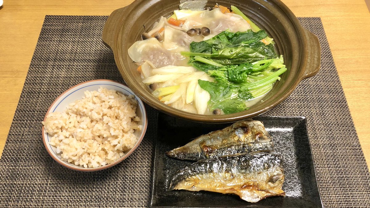 nuts_cooking's tweet photo. この前の水炊きしたダシでワンタン味噌汁と鯖。そろそろ冷蔵庫の残りがやばい…

#Twitter家庭料理部 #料理好きな人と繋がりたい #おうちごはん #料理記録 #料理好き #鍋 #晩ご飯 https://t.co/ONcKGgs1yL