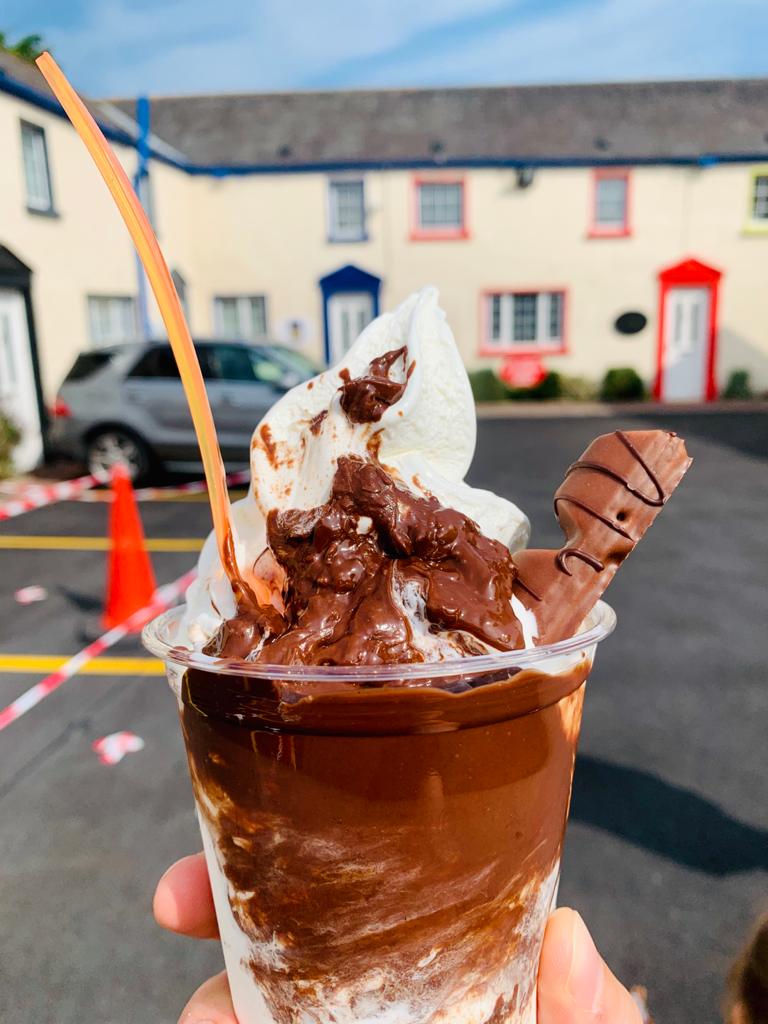 FeargalandRena's tweet photo. It's all about balance 😆🤸🍦

This was obviously taken last weekend when the weather wasn't horrific 🤦🏻‍♂️

Swipe to see possibly the most indulgent ice cream I've ever had from Sweet Caroline's Portmarnknock 😍 

#ferrarorocher #treats #pleasedontfall https://t.co/MXqxx53UNE