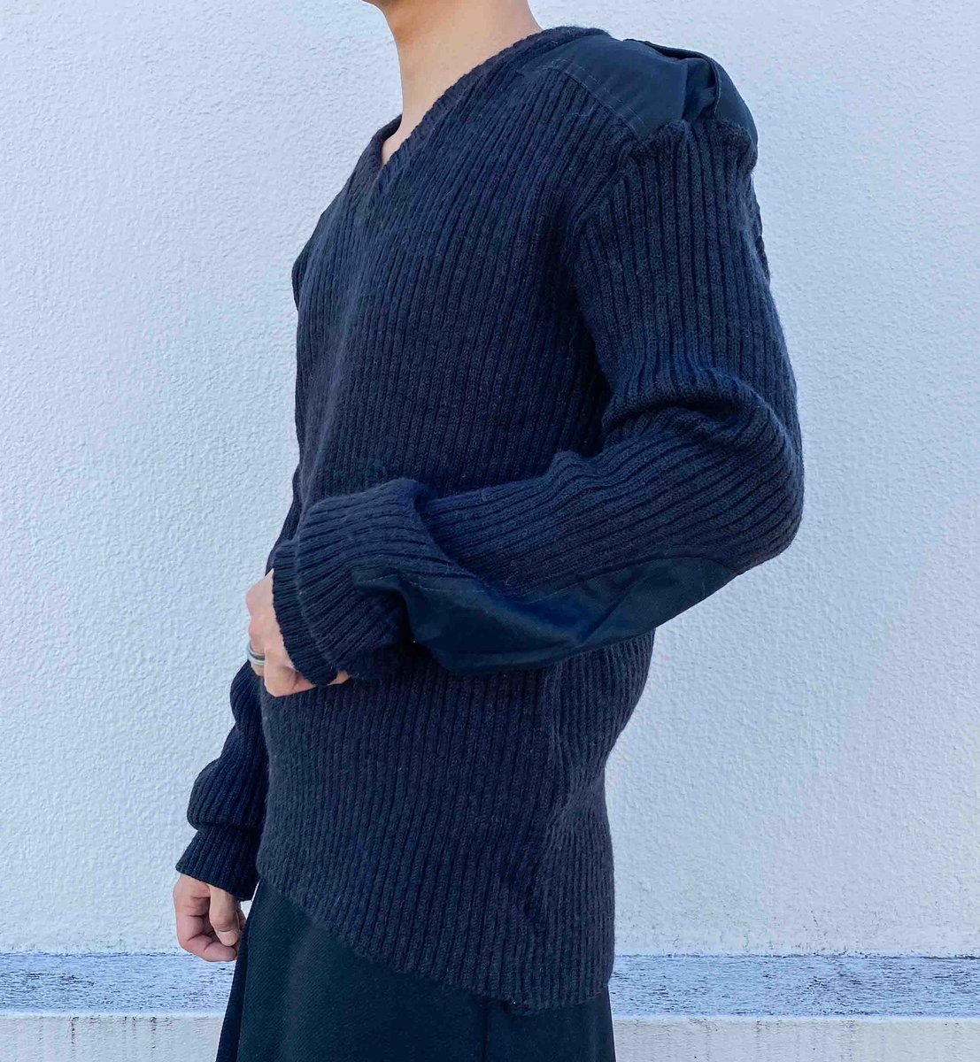 Ol C Used Clothing Military Sweater Xxxl Ol C Price 60 Tax とにかくアームが長い ビッグサイズのミリタリーセーター 折るか溜めるかと言った感じです 肩と腕部分にパッチが配されています ミリタリーアイテム特有の重厚感を Model 170cm