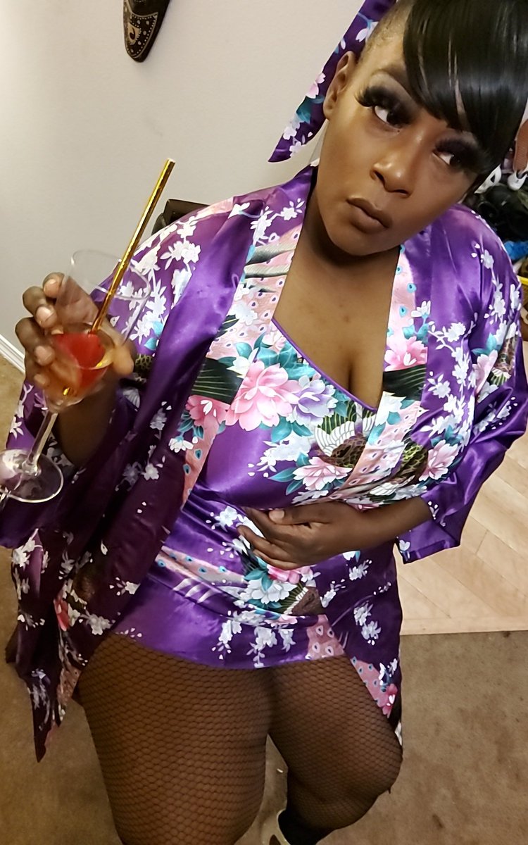 DODM206's tweet photo. #Follow #futuristicstylzbeautybraidbar #SHeCUTe on #Instagram tell her #DrunkOnDaMic  sent you. #seattlewashington #littleentrepreneurs  #baebelldior #iHAVeKiDz  #brownskingirl https://t.co/ozKWJH7PlF